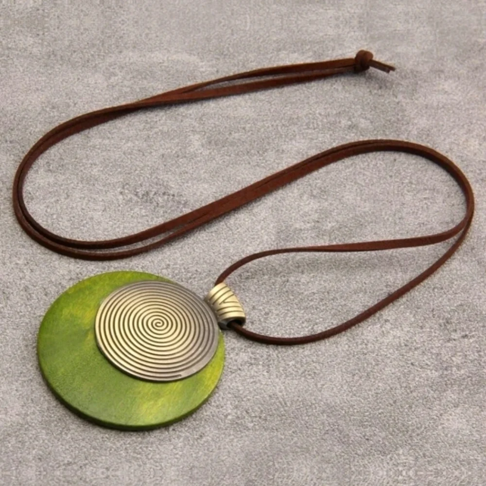 Bohemian Style Necklace Green Medallion round Pendant Necklace Boho Jewelry - Picture 6 of 7